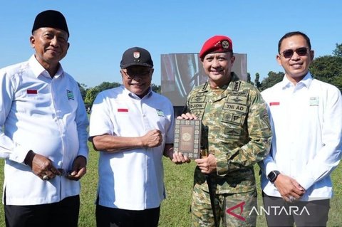 Sinar Mas Wakafkan Ribuan Al Quran untuk Kopassus dan Kementerian Luar Negeri