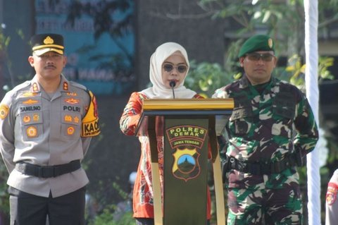 {{caption}}