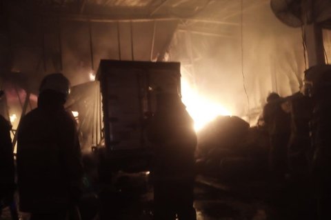 Polisi Selidiki Penyebab Kebakaran Pabrik Plastik Cengkareng, Diduga Akibat Petasan