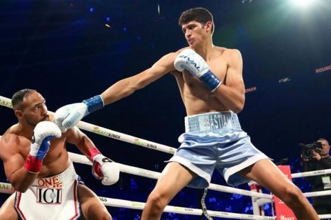 Sebastian Fundora Pertahankan Sabuk WBC Usai Hajar Keith Thurman di Las Vegas