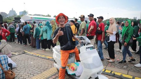 Kebahagiaan Warga Pecah! Doorprize Motor Listrik Hiasi Pasar Murah