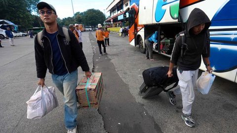 Arus Balik Membludak, Terminal Kampung Rambutan Dipadati 4.500 Penumpang