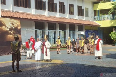 Makna Mendalam Visualisasi Jalan Salib di Cililitan: Refleksi Pengorbanan Yesus