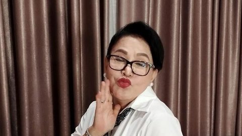 Di Usia 70 Tahun, Mpok Atiek Tetap Cantik dan Eksis Berkat Perawatan Rutin