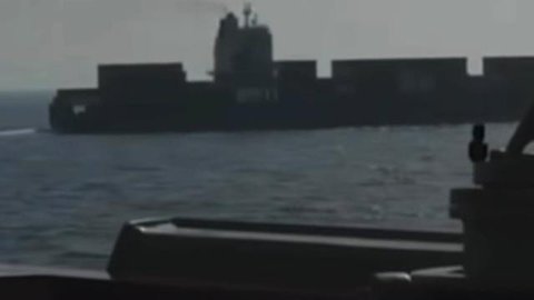 Situasi Memanas, Angkatan Laut AS Tembak dan Sita Kapal Kargo Berbendera Iran