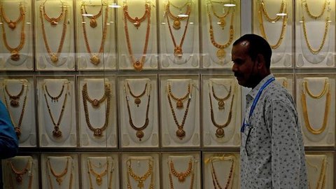 Harga Emas Global Anjlok Akibat Penguatan Dolar AS