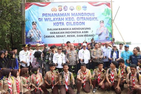 Polda Banten Tanam 1.000 Mangrove di Cilegon, Perkuat Ekosistem Pesisir dan Ekonomi Masyarakat