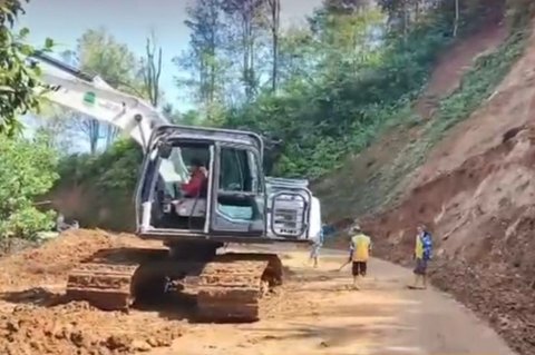 Longsor Teratasi, Jalur Selatan Garut Normal Dilintasi Kendaraan