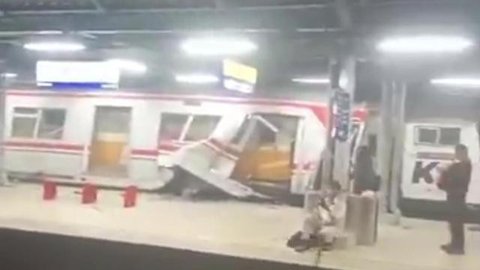 Kecelakaan KA di Bekasi Timur, 5 Orang Meninggal dan 3 Korban Masih Terjebak