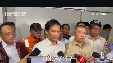 Menhub Tinjau Lokasi Kecelakaan KA Bekasi Timur, Dorong Evakuasi Lebih Cepat