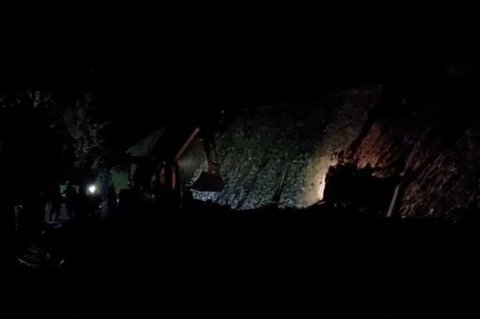 Tim Gabungan Kerahkan Alat Berat Tangani Longsor Pangalengan, Akses Jalan Sempat Lumpuh Total