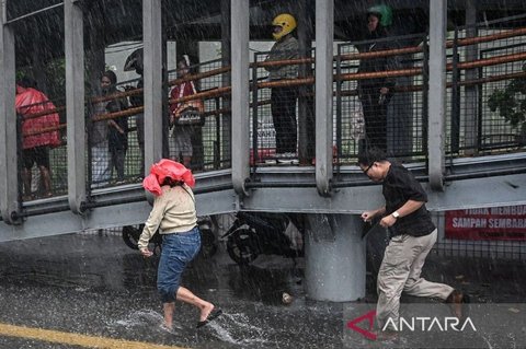 BMKG: Prakiraan Cuaca Jakarta Selasa Pagi hingga Sore Diprediksi Hujan Ringan hingga Petir