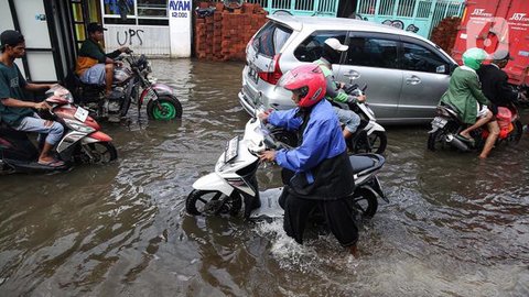 Update Banjir Jakarta: 18 RT Masih Terendam, Air Capai Hampir 1 Meter