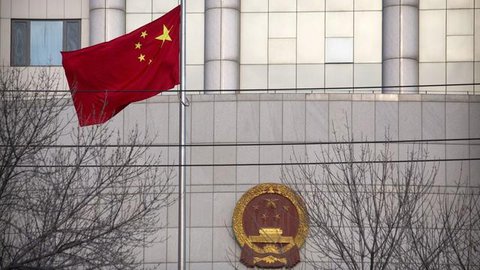 China Menentang AS, Tolak Sanksi Terhadap Pembelian Minyak Iran