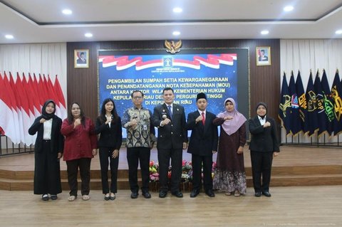 Kanwil Kemenkum Kepri Kukuhkan Tiga Anak Berkewarganegaraan Ganda Jadi WNI