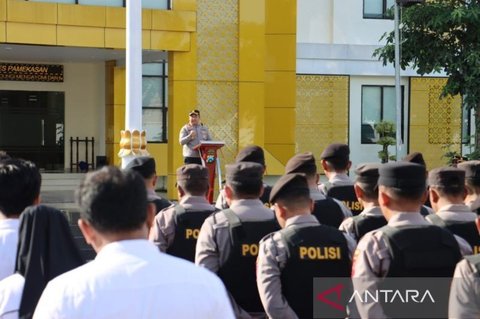 Polres Pamekasan Siagakan Ratusan Personel untuk Pengamanan Pemberangkatan JCH Pamekasan