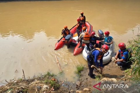 Basarnas Gunakan Drone dalam Pencarian Anak Hanyut di Sungai Cianjur