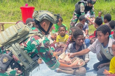 Satgas Yonif 511/DY Gelar Makan Bersama ke-15, Eratkan Kemanunggalan TNI-Rakyat di Lanny Jaya
