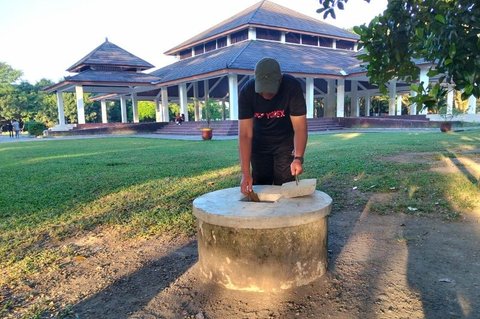 {{caption}}