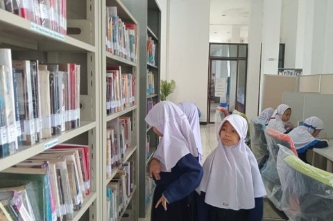 {{caption}}