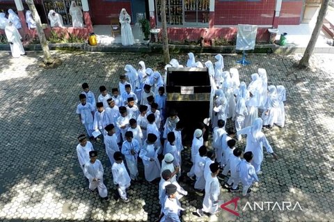 Simulasi Manasik Haji: Cara Efektif Tanamkan Nilai Agama Sejak Dini di SDN 3 Parakan Kauman