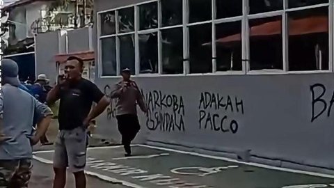 {{caption}}