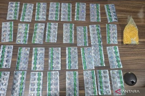 Polres Metro Bekasi Sita Ribuan Obat Keras Ilegal, Dua Pengedar Diamankan di Bekasi