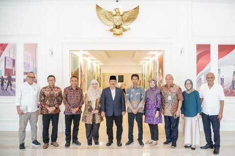 {{caption}}