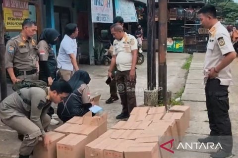 Satpol PP Sita 1.133 Botol Miras Ilegal Bogor di Cileungsi, Tegaskan Komitmen Penertiban