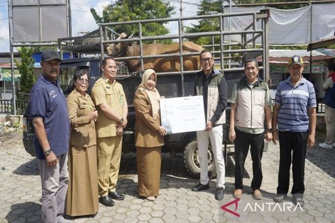 Bandara Syamsudin Noor Bagikan Protein Hewani, Tingkatkan Gizi Warga Sekitar Lewat Program TJSL
