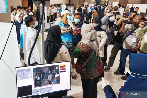 Kepulangan Jamaah Haji Kloter Pertama Surabaya: 378 Jemaah Tiba, Layanan Seamless Corridor Permudah Proses