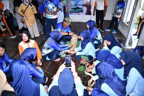 Lanud RSA Natuna Ubah Sampah Kayu Pesisir Jadi Kerajinan Bernilai Ekonomi, Dorong Kerajinan Sampah Kayu Natuna