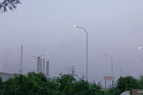 Warga Keluhkan Polusi Asap Pabrik Timah Tangerang, Kesehatan Terancam Selama 23 Tahun