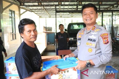 Bantuan Sembako Polres Cianjur Ringankan Beban Pekerja Tahu Tempe Terdampak Kenaikan Harga Kedelai