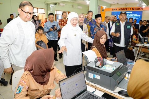 Gubernur Khofifah Apresiasi SPMB SMA/SMK Ngawi Berjalan Lancar dan Tertib