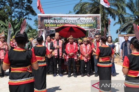 Wagub Kalbar Ajak Generasi Muda Pertahankan Identitas dan Pelestarian Budaya Dayak Melalui Rumah Adat