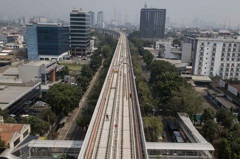 Polusi Udara Jakarta Tak Sehat Sabtu Pagi, Warga Disarankan Pakai Masker