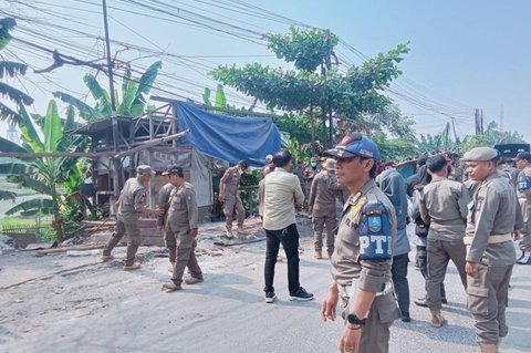 Satpol PP Serang Tertibkan 28 Bangunan Liar, Jaga Estetika Wilayah