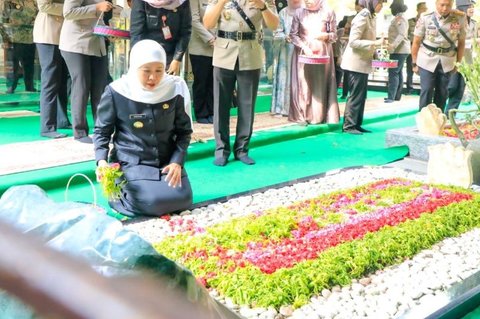Gubernur Khofifah dan Kapolri Ziarah Makam Bung Karno, Ingatkan Semangat Perjuangan Bangsa