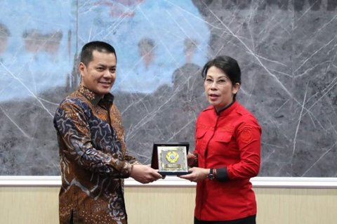 {{caption}}