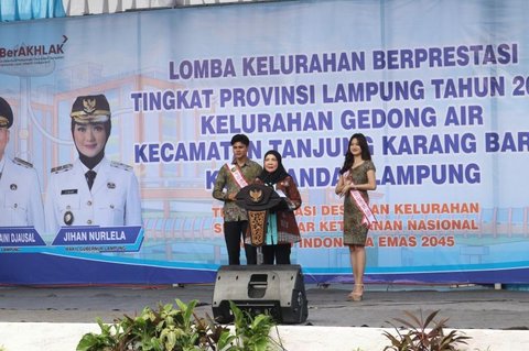 {{caption}}