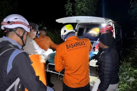 Tim SAR Evakuasi Pendaki Hipotermia di Bukit Savana Dandaun Lombok Timur, Korban Meninggal Dunia