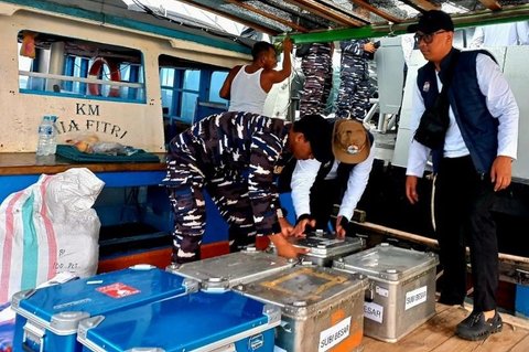 KRI Beladau-643 Sukses Laksanakan Distribusi Rupiah Natuna di Wilayah Perbatasan
