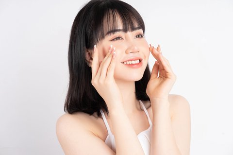 Ilustrasi perempuan dengan kulit sehat.