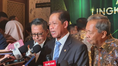 Menteri Lingkungan Hidup sekaligus Kepala BPLH, Hanif Faisol Nurofiq di acara Anugerah Lingkungan PROPER.