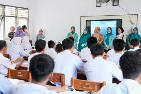 {{caption}}