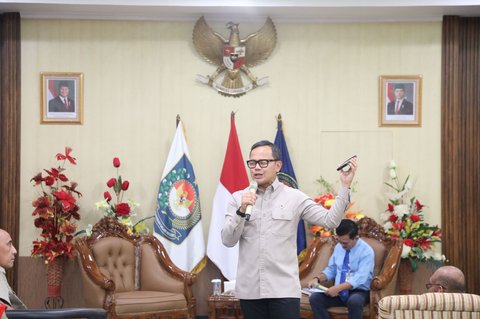{{caption}}
