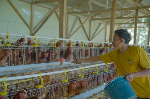 Produktivitas usaha masyarakat Desa Bojong semaking meningkat berkat akses listrik yang lebih berkelanjutan.