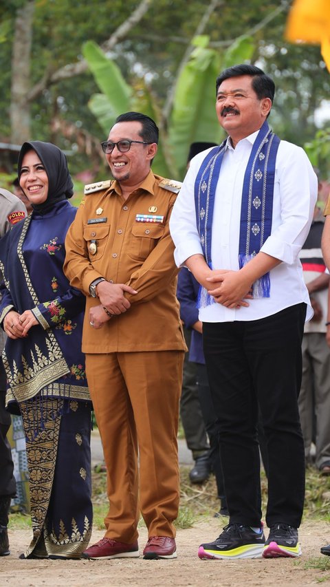 Pertama dalam Sejarah Indonesia, Menteri Hadi Tjahjanto Serahkan Sertifikat HPL Tanah Ulayat di Sumatera Barat