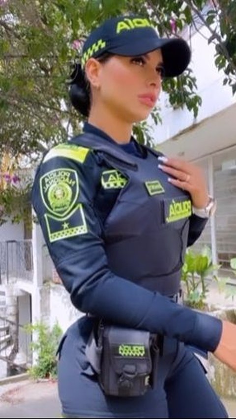 5 Photos of Alex Narvaez, Sexiest Policewoman That Goes Viral on Social Media